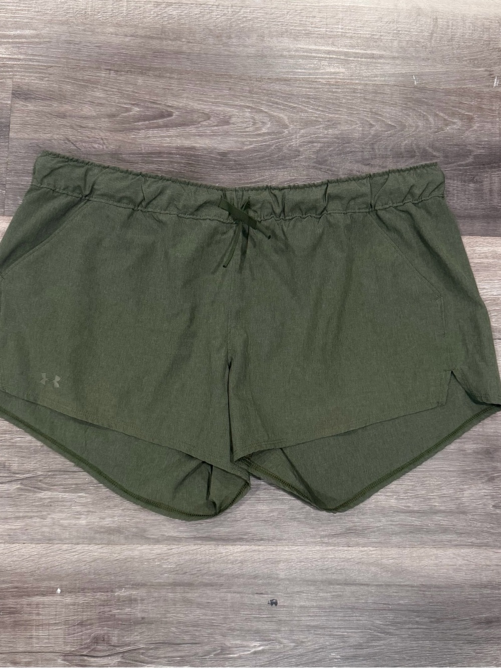 Under Armour Women’s Sage Green Running Shorts Activewear Drawstring Size XL